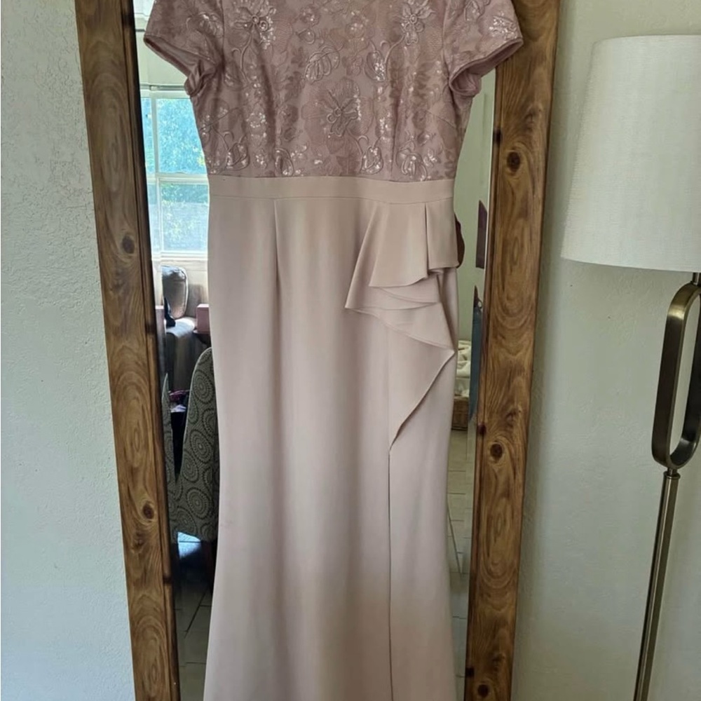 Elegant Pink Lace Evening Gown
